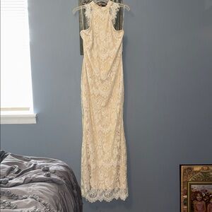 Elegant Ivory Lace Wedding Dress